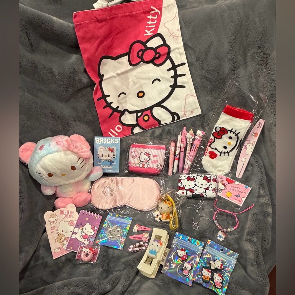 ❤️❤️Sanrio Hello Kitty Tote Bag and Accessories Set - Over 20 Items